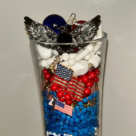 God Bless America! Mystery vase full of vintage Jewlery! Treasure Hunt and Decor - Picture 2 of 6